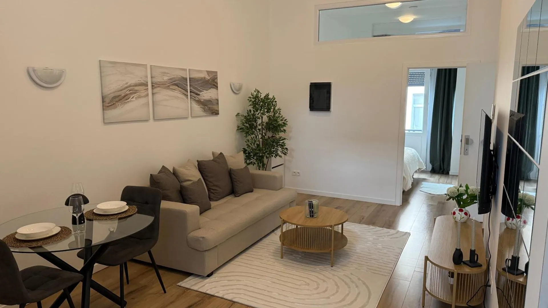 Cozy South-Up location
